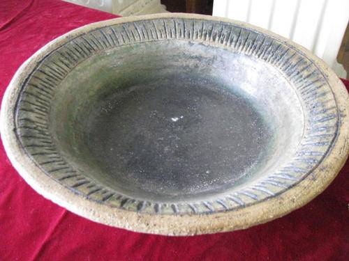 AN UNUSUAL POTTERY BOWL........GREAT FOR A MYRIAD OF USES..@ CRRRAAAZZZY R1 START..