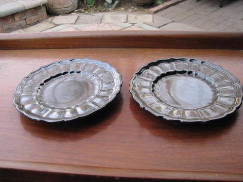 2 BLACK LUSTRE SIDE PLATES WITH LOVELY DETAIL  @ CRAAZZY R1 START