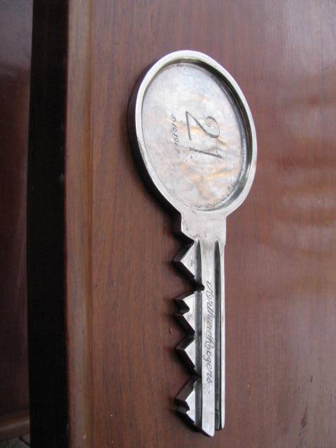 A SOLID METAL 21ST KEY @ CRAAZZY R1 START
