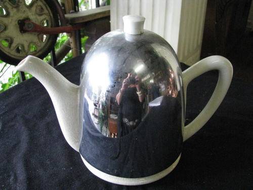 A  VINTAGE HEAT-RITE TEA AND COFFEE POT....KEEPS LIQUID HOT FOR AGES@ CRRAAAZZY R1 START
