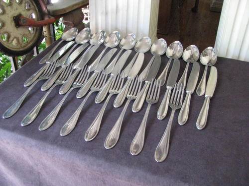 28 ITEMS OF CUTLERY .....GOOD QUALITY @CRAZY R1 START