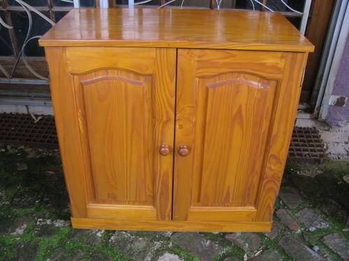 A VINTAGE 1970'S 2 DOOR CUPBOARD IN GOOD CONDITION...GREAT STORAGE ITEM   @CRAZY R1 START