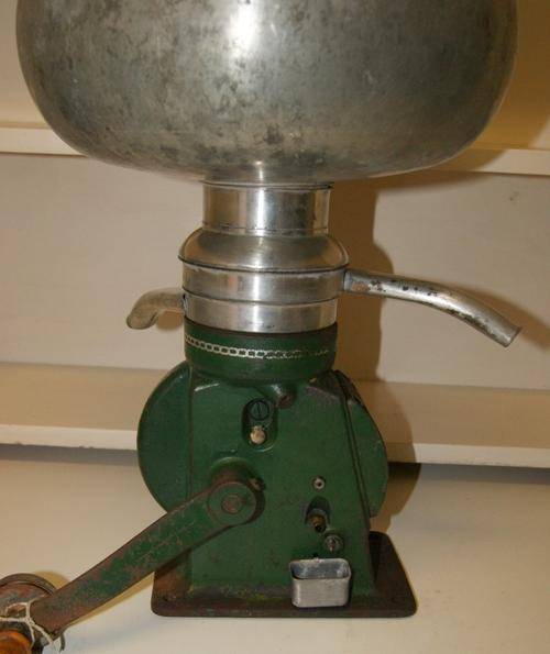 Antique Govenia 16 Cream Separator