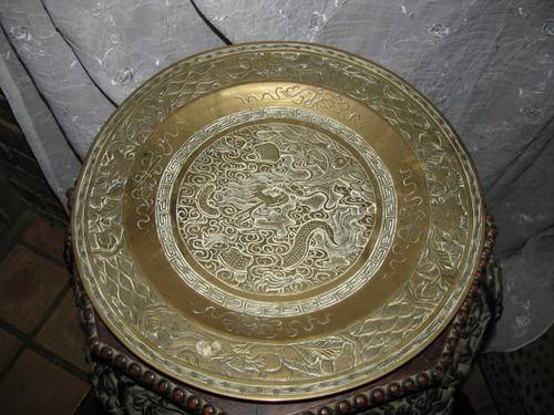 A CHINESE BRONZE HEAVY PLATE ..MING DYNASTY MARKS TO THE BASE