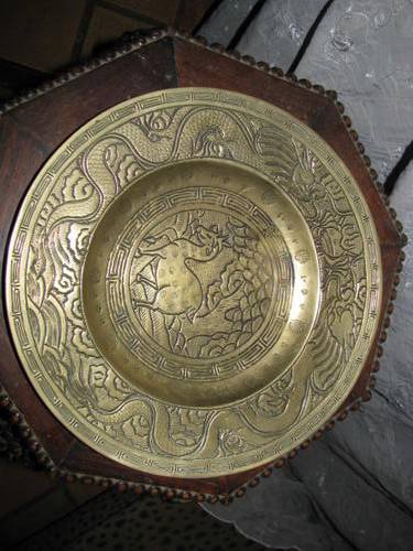 A CHINESE BRONZE DEER MOTIF HEAVY PLATE ..MING DYNASTY MARKS TO THE BASE