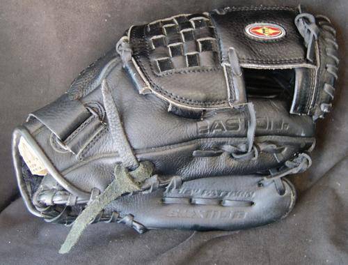 Easton Geniune Leather Black Magic 11.5  Inch Baseball Mitt