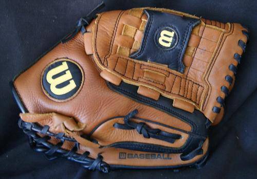 Wilson NBA Genuine Leather A500 11.5  Inch Baseball Mitt