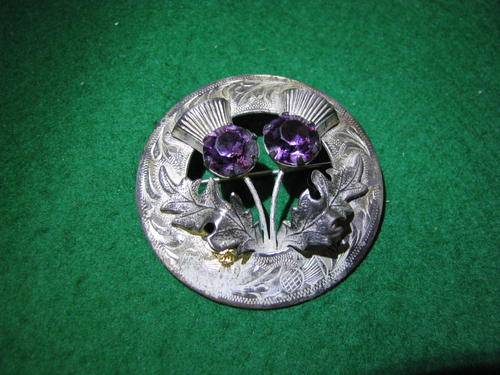 STUNNING HALLMARKED SILVER AND AMETHYST SCOTTISH THISTLE BROOCH