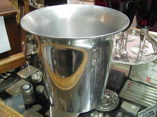 ICE BUCKET.... OR WINE/CHAMPAGNE COOLER