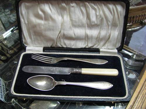 CHILDS CUTLERY SET IN BOX