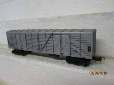 HO SCALE : LIMA SAR OZ SILVER BOX CAR - LOT 179J
