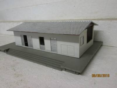 HO SCALE : LIMA OFF-LOADING GOODS SHED - LOT 234J