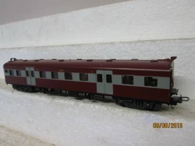 HO SCALE : LIMA SAR FIRST CLASS SUBURBAN COACH - LOT 262J