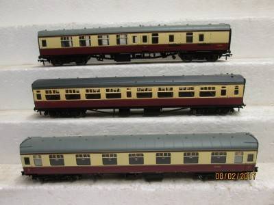 OO SCALE : BACHMANN x3 BR MK1 PASSENGER COACHES - LOT 486L