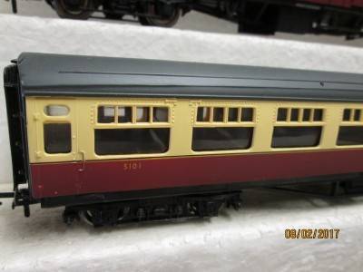OO SCALE : BACHMANN x3 BR MK1 PASSENGER COACHES - LOT 486L