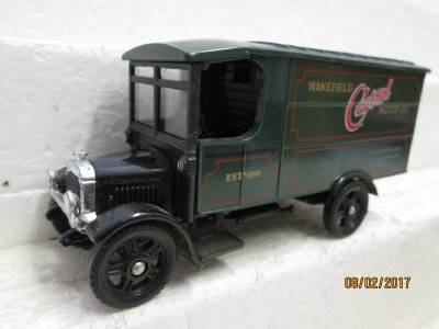 DIE CAST : CORGI : CASTROL MOTOR OIL VAN - LOT 551L