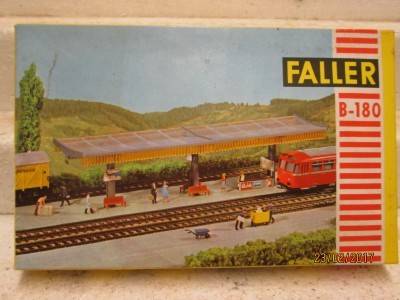 HO SCALE : FALLER- STATION PLATFORM WITH CANOPY KIT - LOT 707L