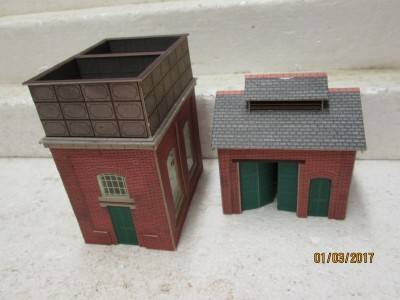 HO/OO SCALE : WATER TOWER + SMALL SHED - LOT 771L