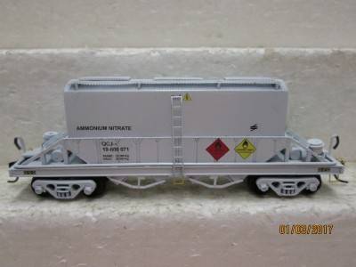 HO SCALE SAR/SPOORNET AMMONIUM NITRATE QCJ HOPPER - LOT 805L