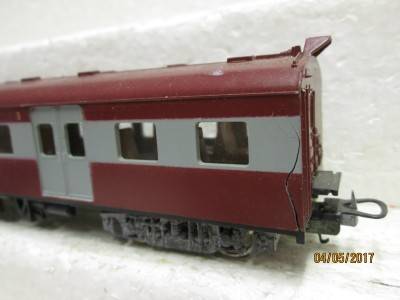 HO SCALE : LIMA SAR THIRD CLASS SUBURBAN COACH - LOT 261M