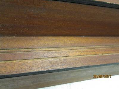 HO SCALE : WOODEN DISPLAY SHELF - LOT 363M