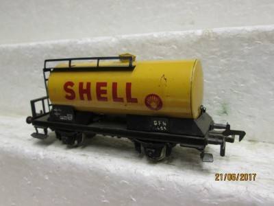 HO SCALE FLEISCHMANN SHELL TANKER - LOT 754M