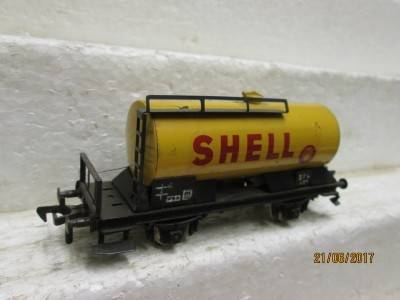 HO SCALE FLEISCHMANN SHELL TANKER - LOT 754M