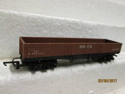OO SCALE : TRI-ANG 50T OPEN BRICK GOODS - LOT 860M