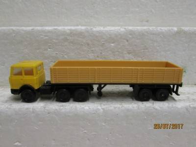 HO SCALE : LIMA ROAD HORSE & TRAILER TRUCK - LOT 582N