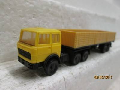 HO SCALE : LIMA ROAD HORSE & TRAILER TRUCK - LOT 582N