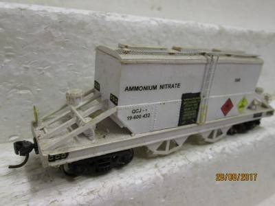 HO SCALE : SAR QCJ AMMONIUM NITRATE HOPPER - LOT 191P