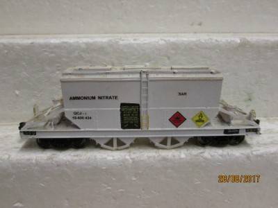 HO SCALE : SAR QCJ AMMONIUM NITRATE HOPPER - LOT 192P