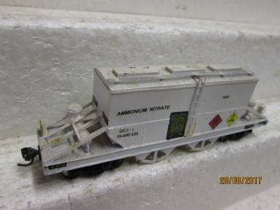 HO SCALE : SAR QCJ AMMONIUM NITRATE HOPPER - LOT 192P