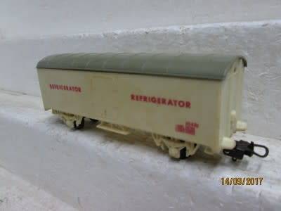 HO SCALE : LIMA SAR REFRIGERATOR CAR - LOT 495P