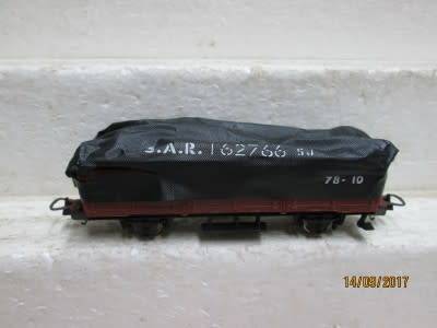 HO SCALE : LIMA SAR ES WAGON WITH TARP - LOT 507P