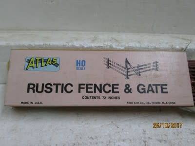 HO SCALE - ATLAS RUSTIC FENCE AND GATE - LOT 863P