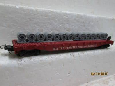 HO SCALE : LIMA THE SOUTHERN RAILROAD FLATCAR WITH LOAD - LOT 149Q