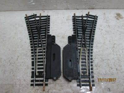 HO/OO SCALE : LIMA  LEFT + RIGHT POINTS - LOT 171Q
