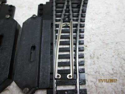 HO/OO SCALE : LIMA  LEFT + RIGHT POINTS - LOT 171Q