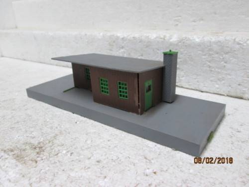 HO SCALE : SMALL STATION SHED ON PLATFORM - LOT 359R