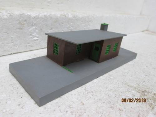 HO SCALE : SMALL STATION SHED ON PLATFORM - LOT 359R