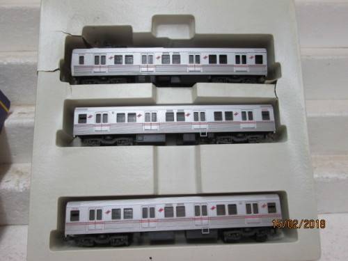 HO SCALE : FRATESCHI SUBURBAN SET (LOCO + 2 WAGONS) - LOT 474R