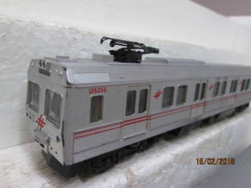 HO SCALE : FRATESCHI SUBURBAN SET (LOCO + 2 WAGONS) - LOT 474R