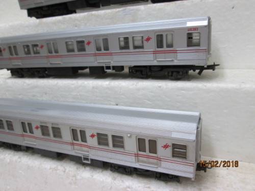 HO SCALE : FRATESCHI SUBURBAN SET (LOCO + 2 WAGONS) - LOT 474R