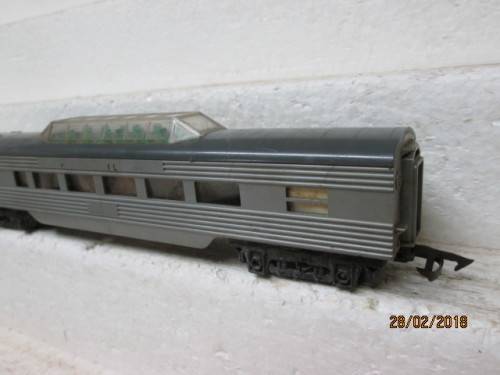 OO SCALE : TRI-ANG PASSENGER COACH WITH SKY ROOF (MADE IN SOUTH AFRICA) - LOT 573R