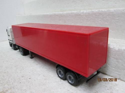 1:43 SCALE NEWRAY DIE-CAST MERCEDES ACTROS HORSE AND TRAILER - LOT 762R