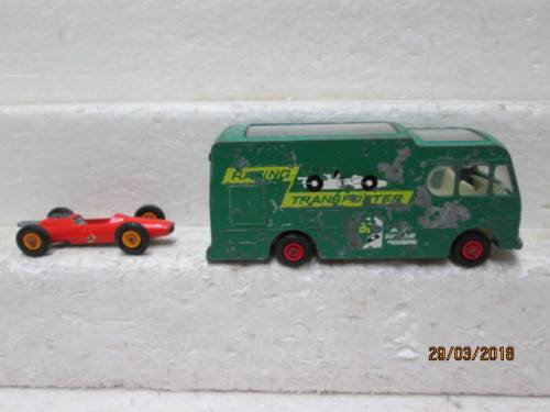 DIE CAST : MATCHBOX KING SIZE: RACING CAR TRANSPORTER WITH RACING CAR - LOT 357S