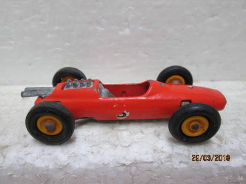 DIE CAST : MATCHBOX KING SIZE: RACING CAR TRANSPORTER WITH RACING CAR - LOT 357S