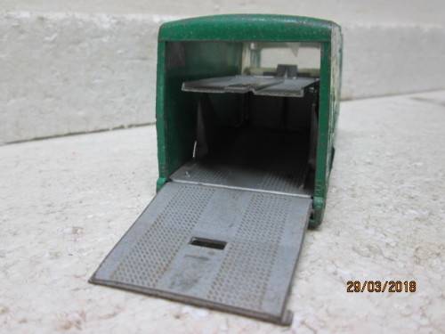 DIE CAST : MATCHBOX KING SIZE: RACING CAR TRANSPORTER WITH RACING CAR - LOT 357S