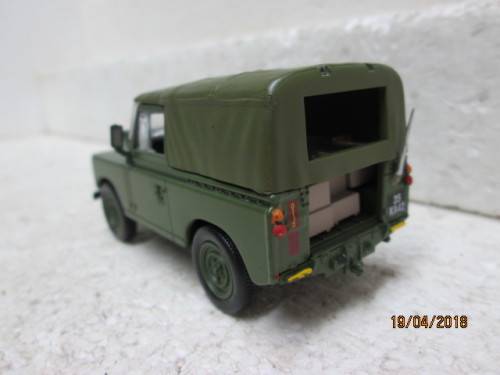 DIE CAST 1:43 SCALE : UNIVERSAL HOBBIES LANDROVER - LOT 539S
